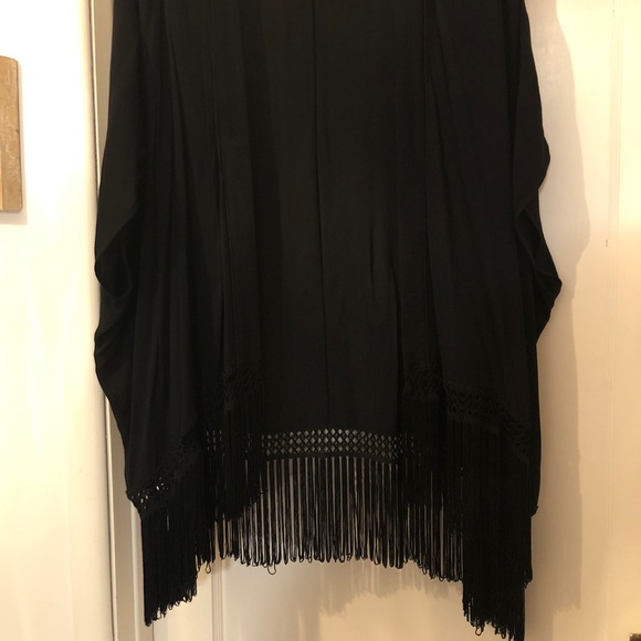 Aritzia Talula fringe shawl, size s/m - Picture 8 of 11